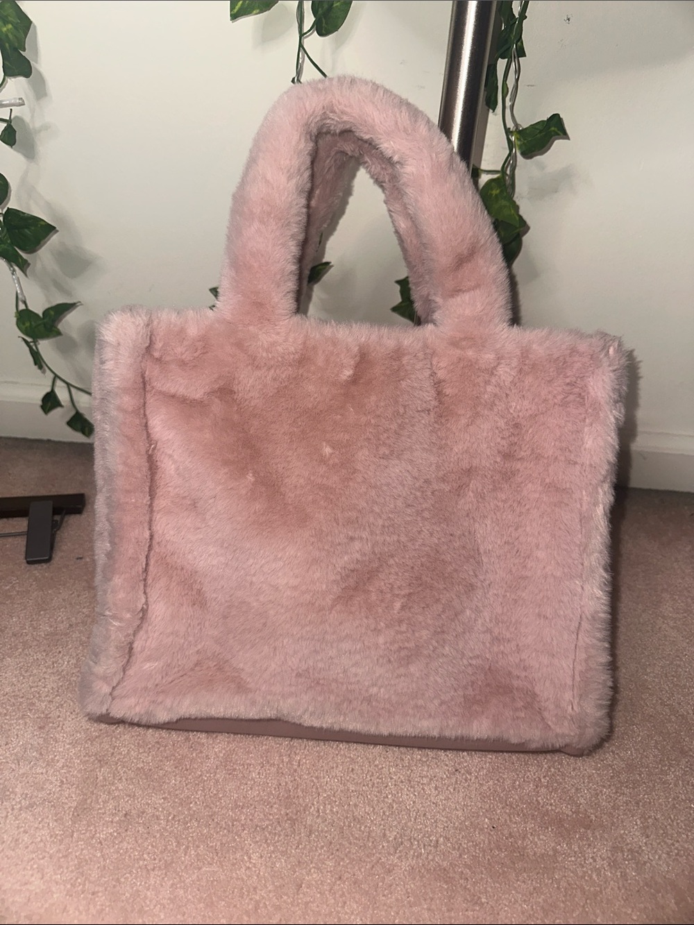 Juicy Couture Pink Let’s Get Cozy Faux Fur Tote Bag Removable Strap With Zipper - Picture 8 of 9